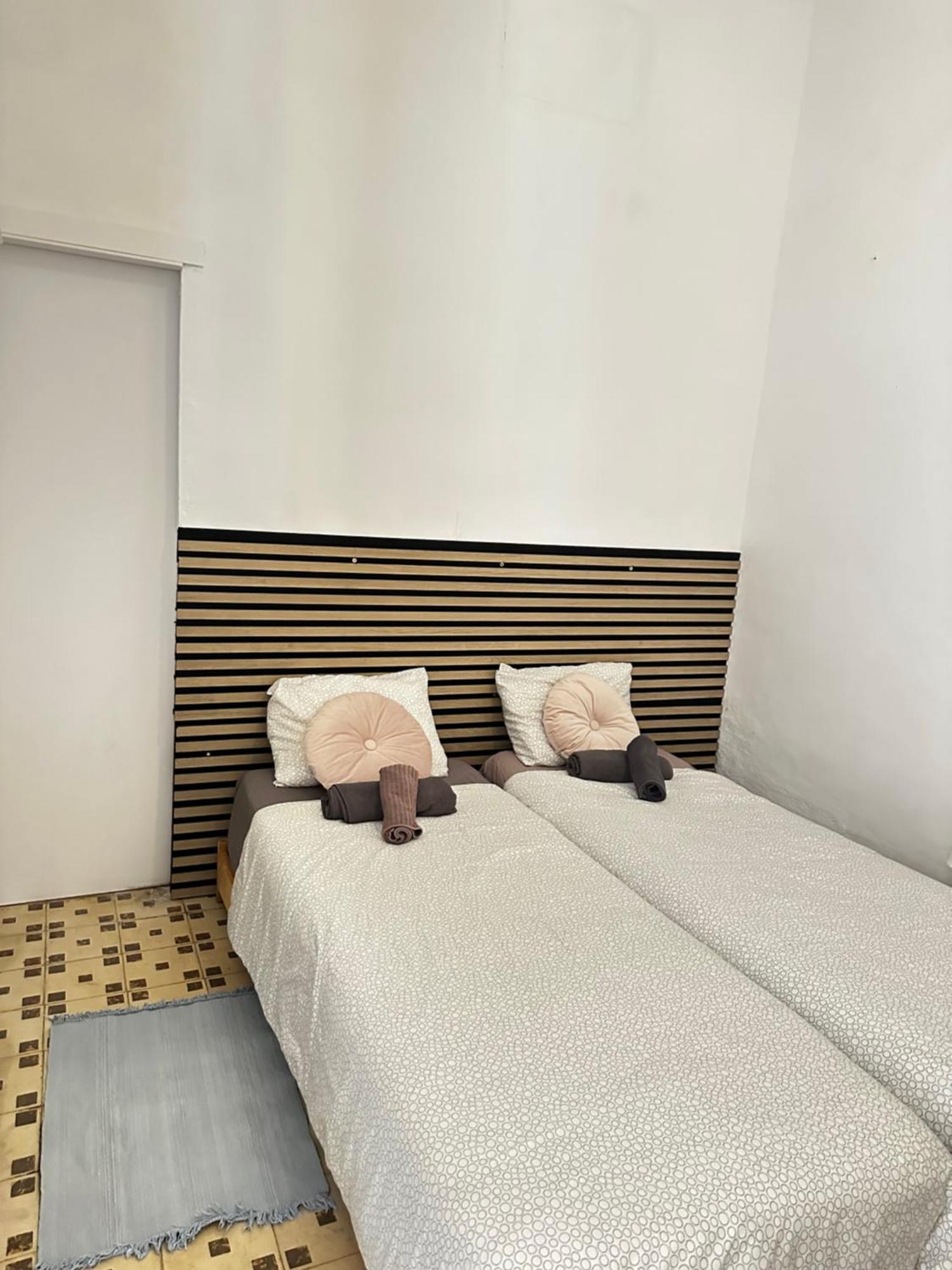 1- Interior Con Aire Acondicionado Y Con Bano Independiente Homestay Valencia