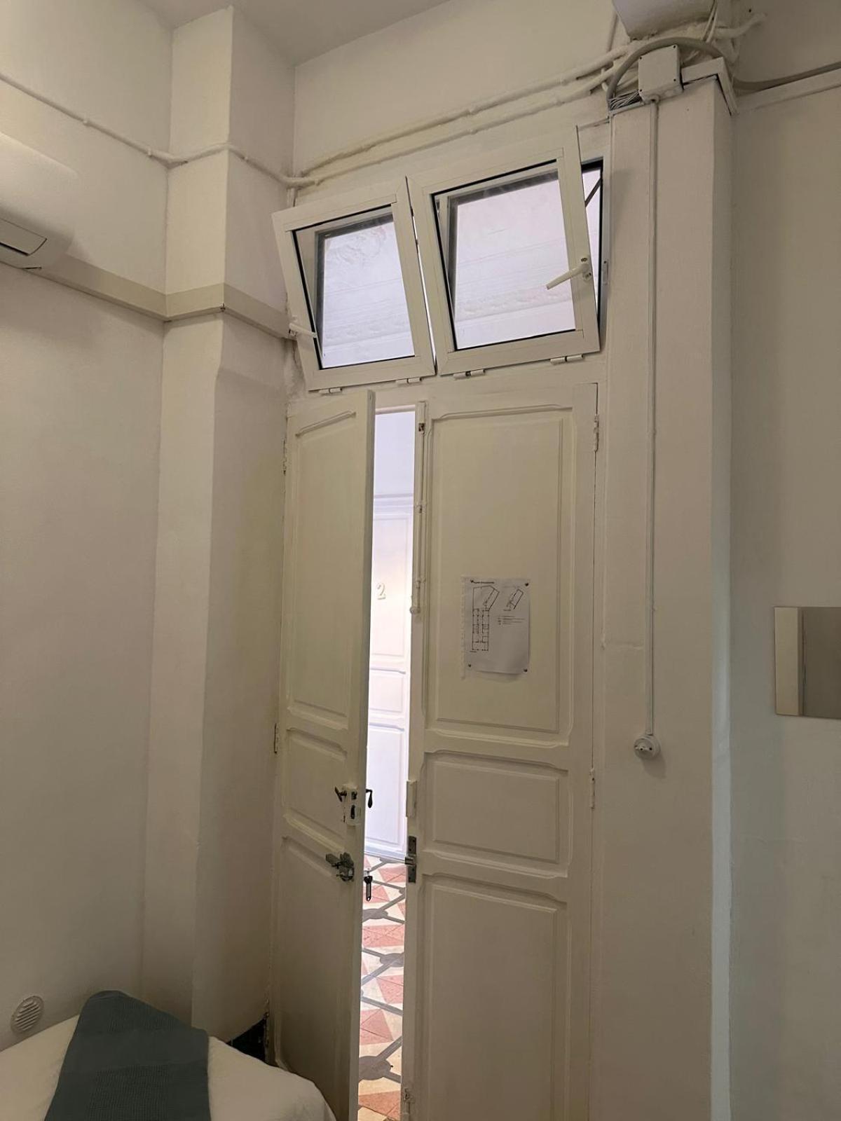 Alloggio in famiglia 1- Interior Con Aire Acondicionado Y Con Bano Independiente *
